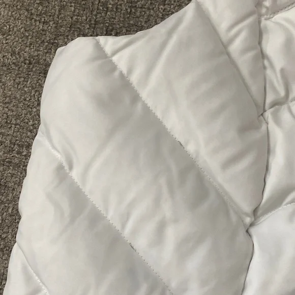 Eddie Bauer XXL Women's White Quilted Vest with Faux Fur Trim - Picture 10 of 12